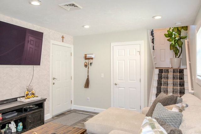 58 Manchester St, Fall River, MA 02721