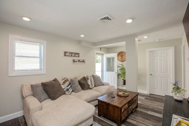 58 Manchester St, Fall River, MA 02721