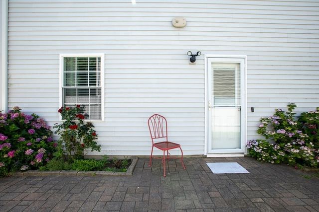 58 Manchester St, Fall River, MA 02721