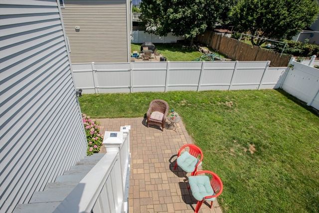58 Manchester St, Fall River, MA 02721