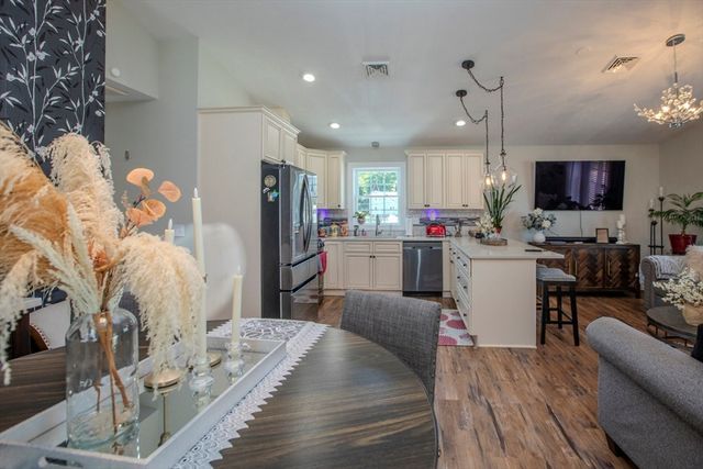58 Manchester St, Fall River, MA 02721