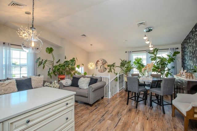 58 Manchester St, Fall River, MA 02721