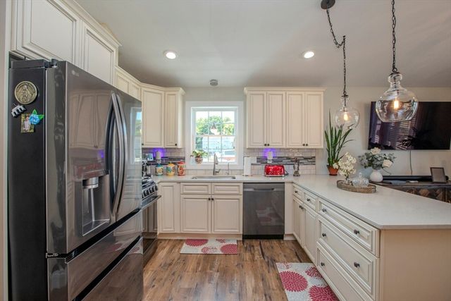 58 Manchester St, Fall River, MA 02721
