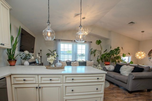58 Manchester St, Fall River, MA 02721