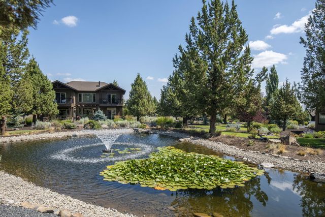 285 Vista Rim Drive, Redmond, OR 97756