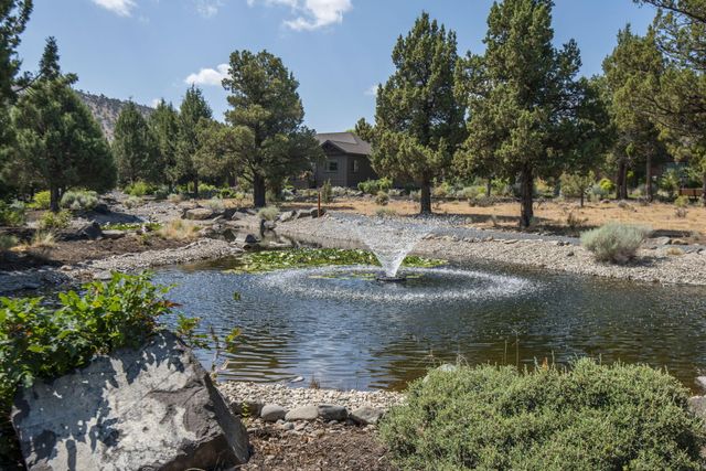 285 Vista Rim Drive, Redmond, OR 97756