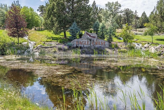 285 Vista Rim Drive, Redmond, OR 97756