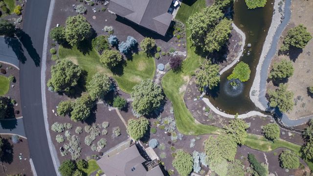 285 Vista Rim Drive, Redmond, OR 97756