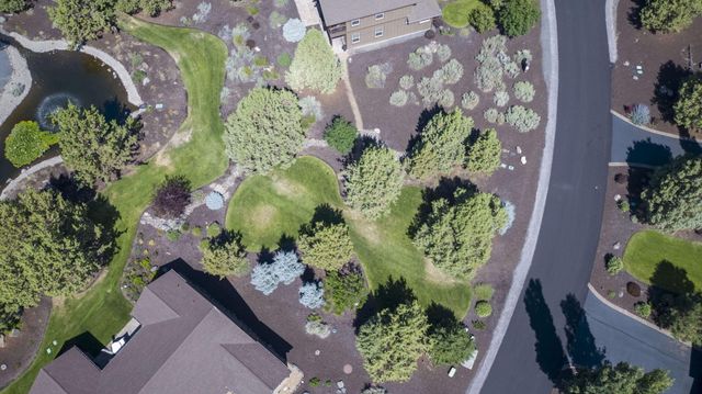 285 Vista Rim Drive, Redmond, OR 97756