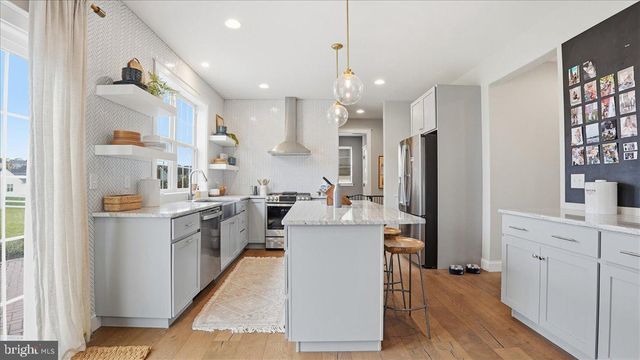 14 AVALON CIR, Barto, PA 19504