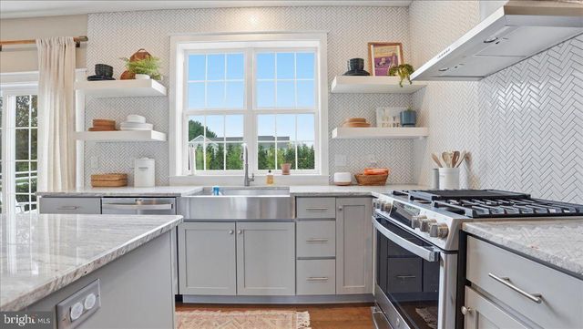 14 AVALON CIR, Barto, PA 19504