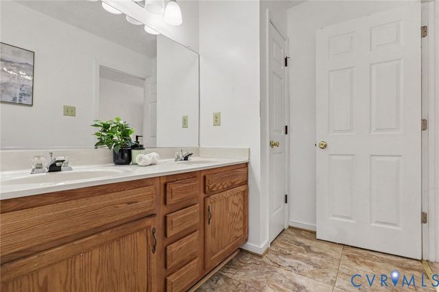931 Hunters Run Dr, Henrico, VA 23223