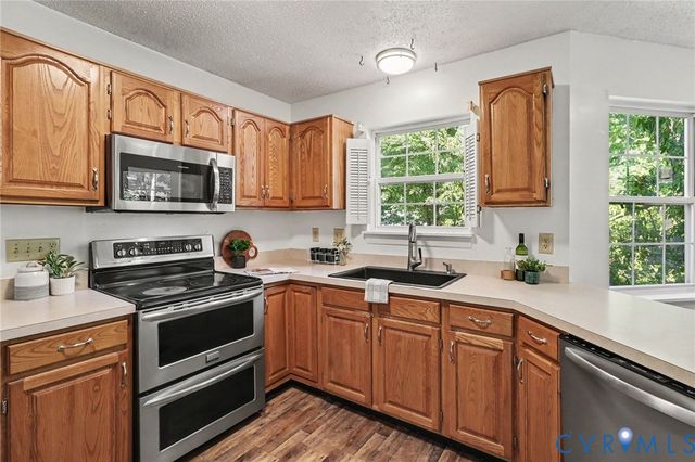 931 Hunters Run Dr, Henrico, VA 23223