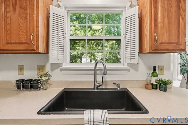 931 Hunters Run Dr, Henrico, VA 23223