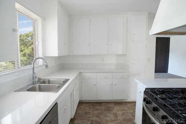 10609 Jimenez, Sylmar, CA 91342