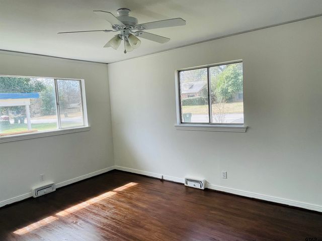 3210 S Donnybrook Avenue, Tyler, TX 75701