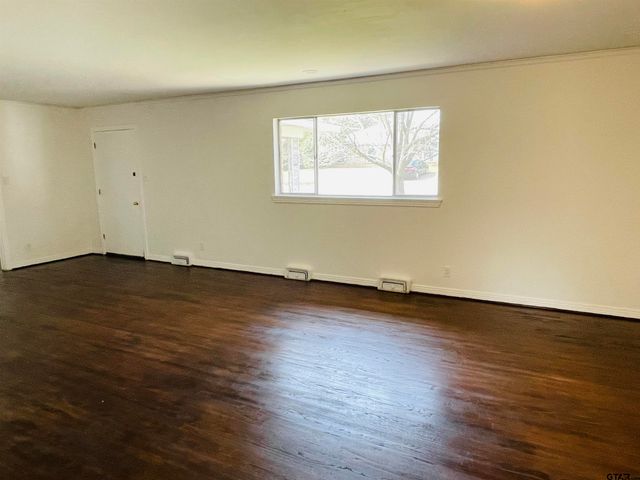 3210 S Donnybrook Avenue, Tyler, TX 75701