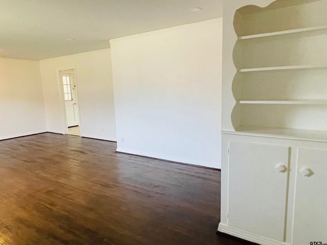 3210 S Donnybrook Avenue, Tyler, TX 75701