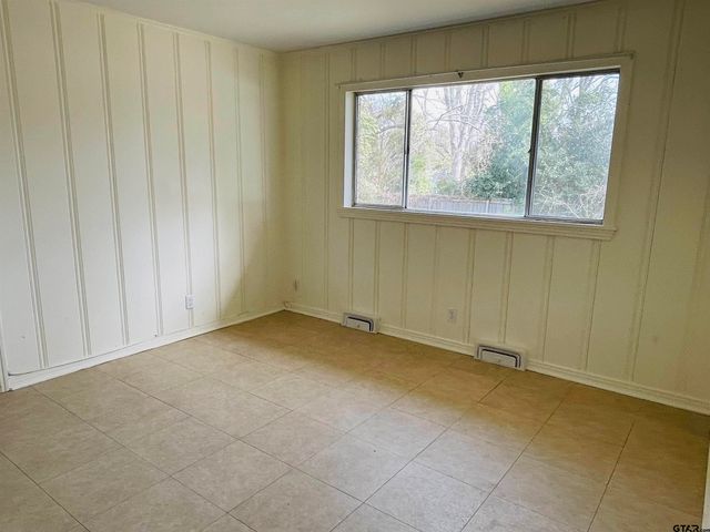 3210 S Donnybrook Avenue, Tyler, TX 75701