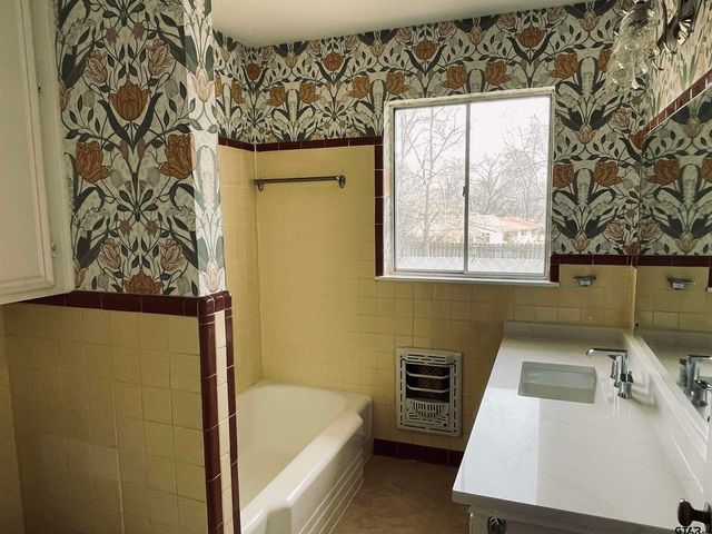 3210 S Donnybrook Avenue, Tyler, TX 75701