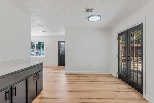 204 S Holly Street, Beebe, AR 72012