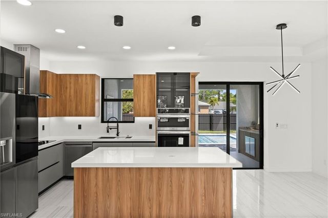 2519 18Th PL, Cape Coral, FL 33993