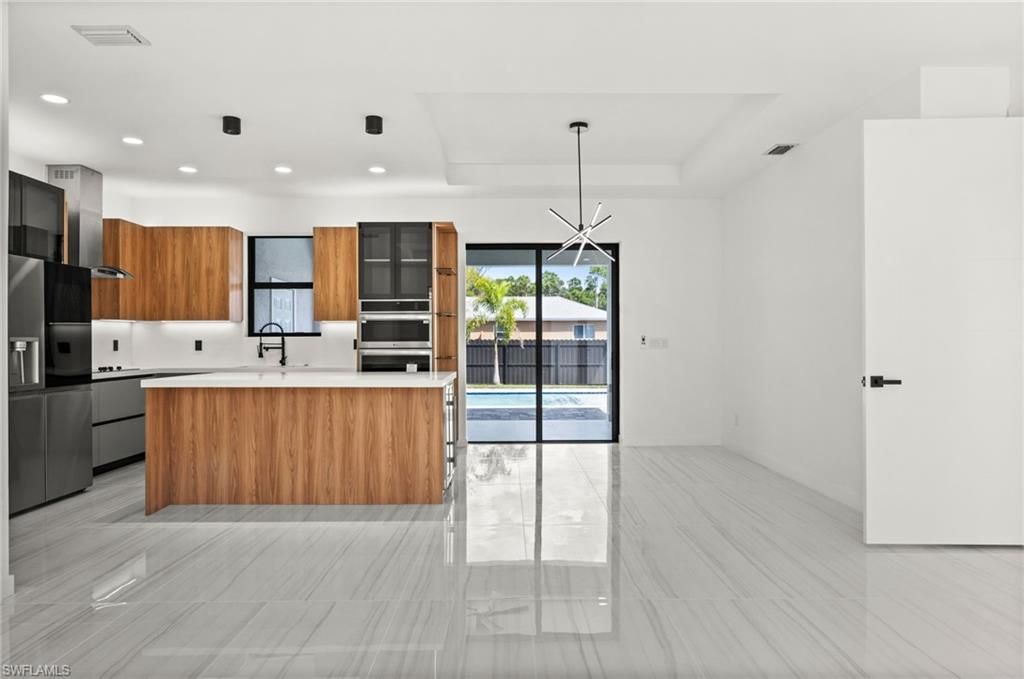 Image 10 of property listing at 2519 18Th PL, Cape Coral, FL 33993