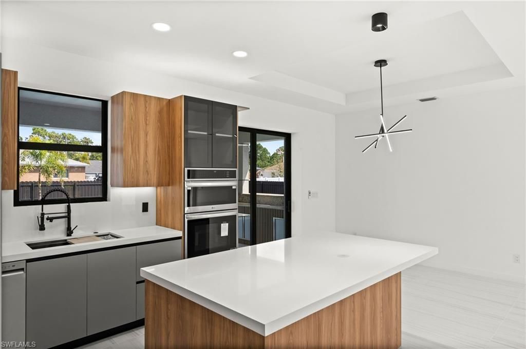 Image 14 of property listing at 2519 18Th PL, Cape Coral, FL 33993