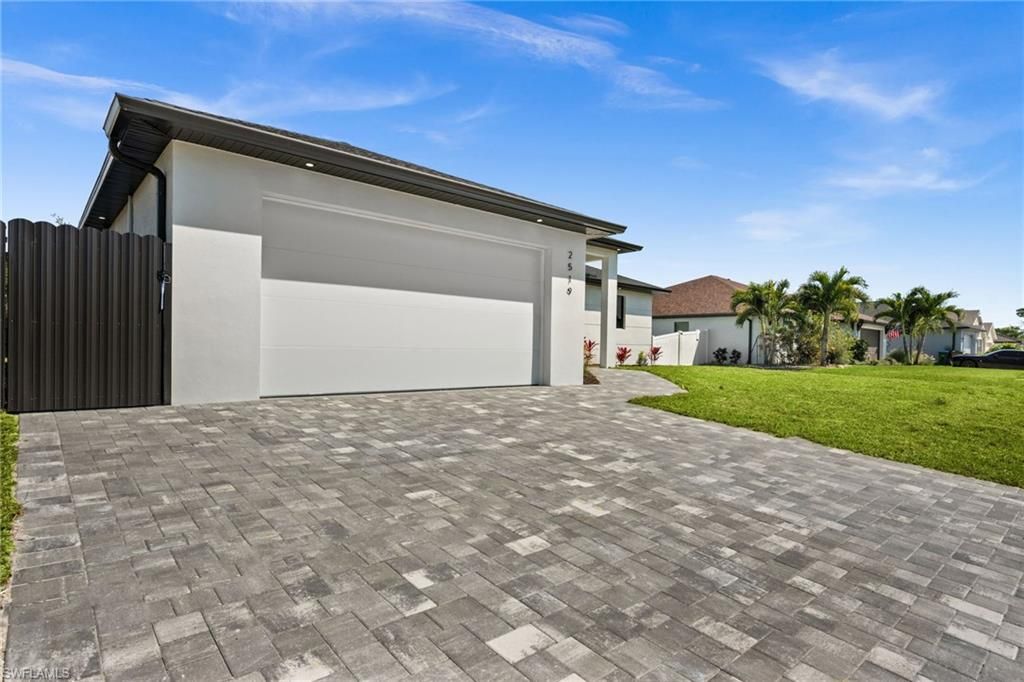 Image 3 of property listing at 2519 18Th PL, Cape Coral, FL 33993