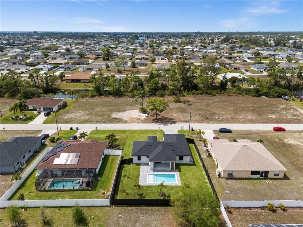 Image 5 of property listing at 2519 18Th PL, Cape Coral, FL 33993