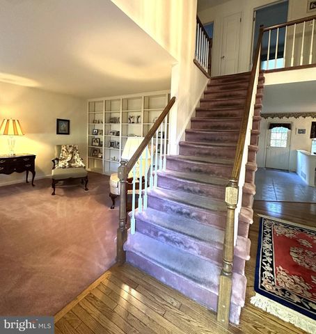 2801 DENBEIGH DR, Hatfield, PA 19440