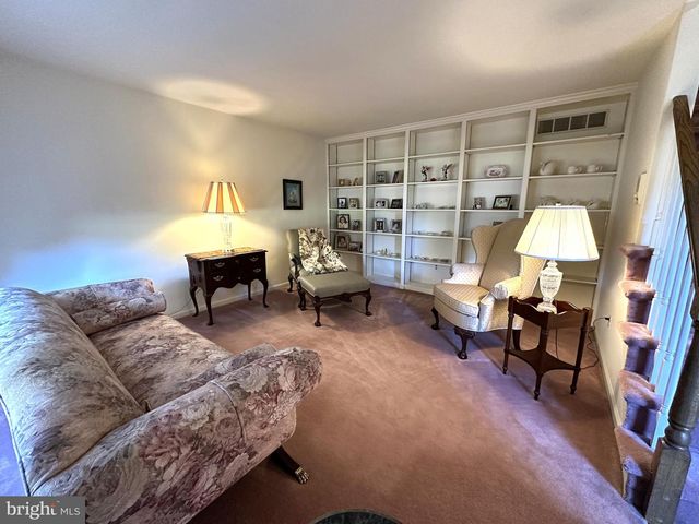 2801 DENBEIGH DR, Hatfield, PA 19440