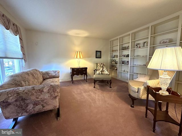 2801 DENBEIGH DR, Hatfield, PA 19440