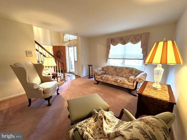 2801 DENBEIGH DR, Hatfield, PA 19440