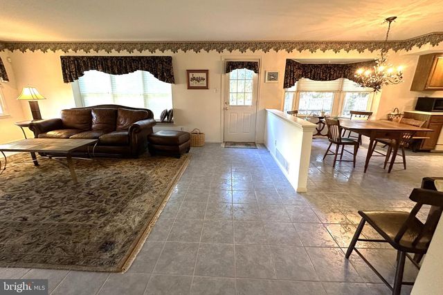 2801 DENBEIGH DR, Hatfield, PA 19440