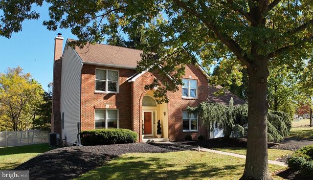 2801 DENBEIGH DR, Hatfield, PA 19440