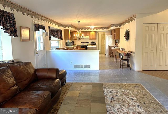 2801 DENBEIGH DR, Hatfield, PA 19440