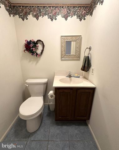 2801 DENBEIGH DR, Hatfield, PA 19440