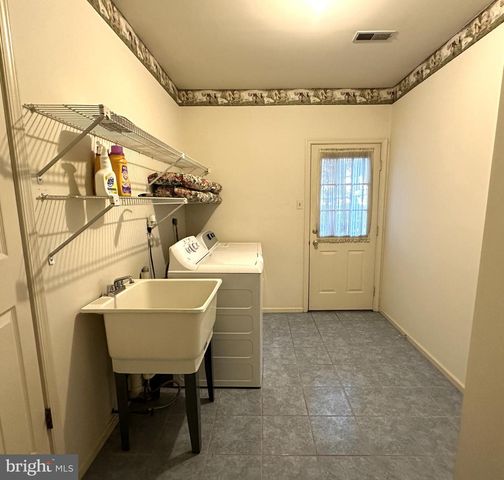 2801 DENBEIGH DR, Hatfield, PA 19440