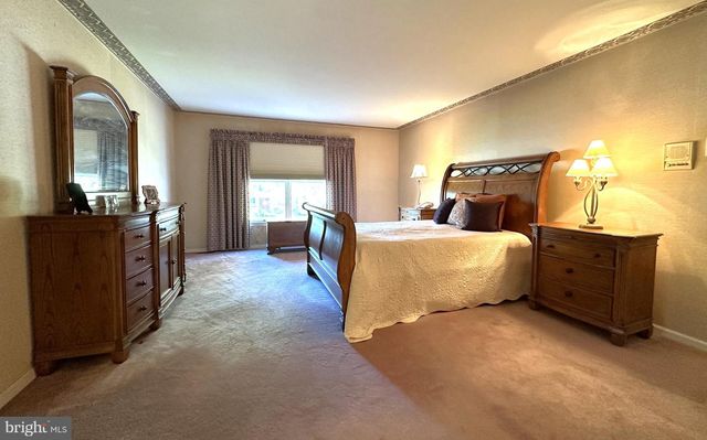 2801 DENBEIGH DR, Hatfield, PA 19440