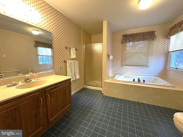 2801 DENBEIGH DR, Hatfield, PA 19440