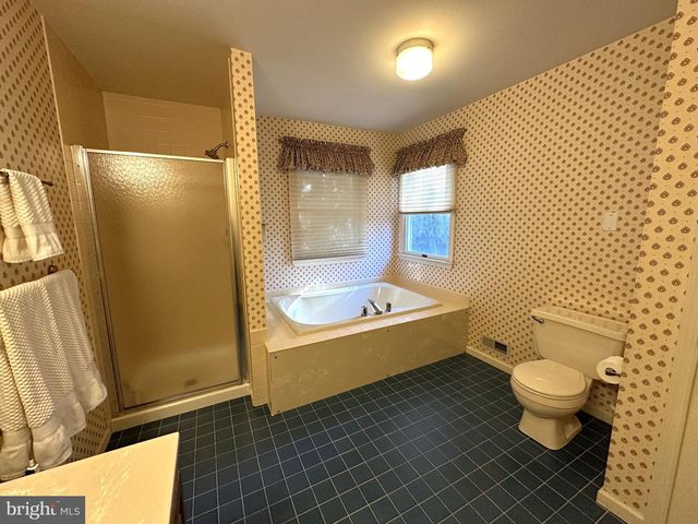 2801 DENBEIGH DR, Hatfield, PA 19440