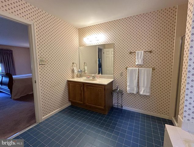 2801 DENBEIGH DR, Hatfield, PA 19440