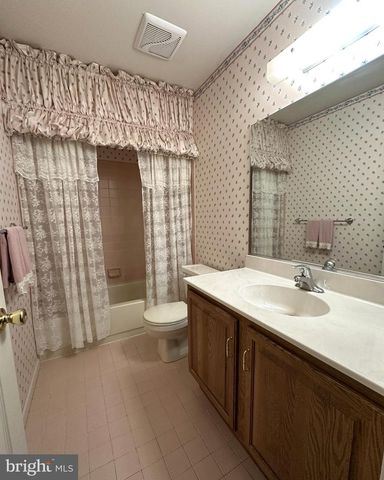 2801 DENBEIGH DR, Hatfield, PA 19440