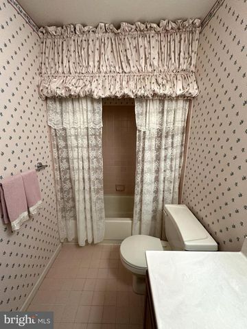 2801 DENBEIGH DR, Hatfield, PA 19440