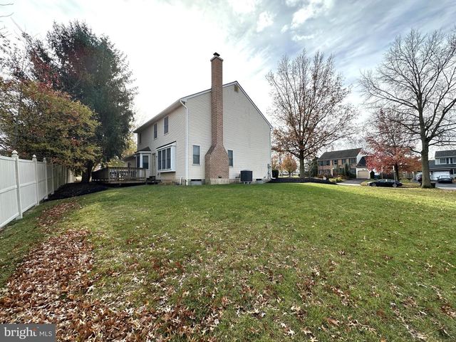 2801 DENBEIGH DR, Hatfield, PA 19440
