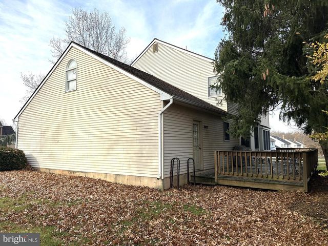 2801 DENBEIGH DR, Hatfield, PA 19440