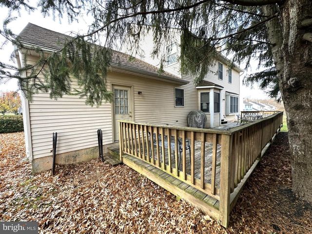 2801 DENBEIGH DR, Hatfield, PA 19440