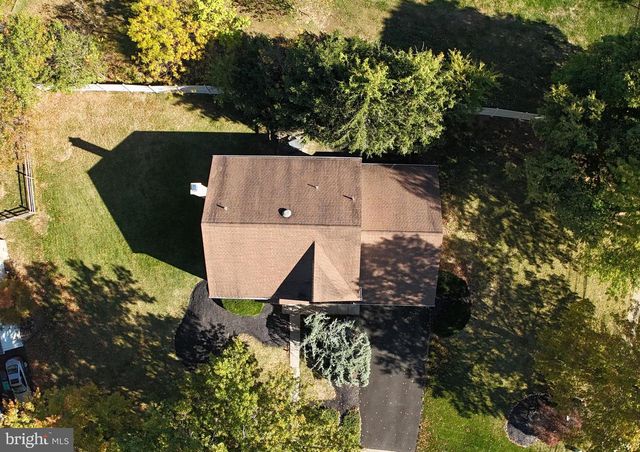 2801 DENBEIGH DR, Hatfield, PA 19440