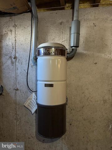 2801 DENBEIGH DR, Hatfield, PA 19440